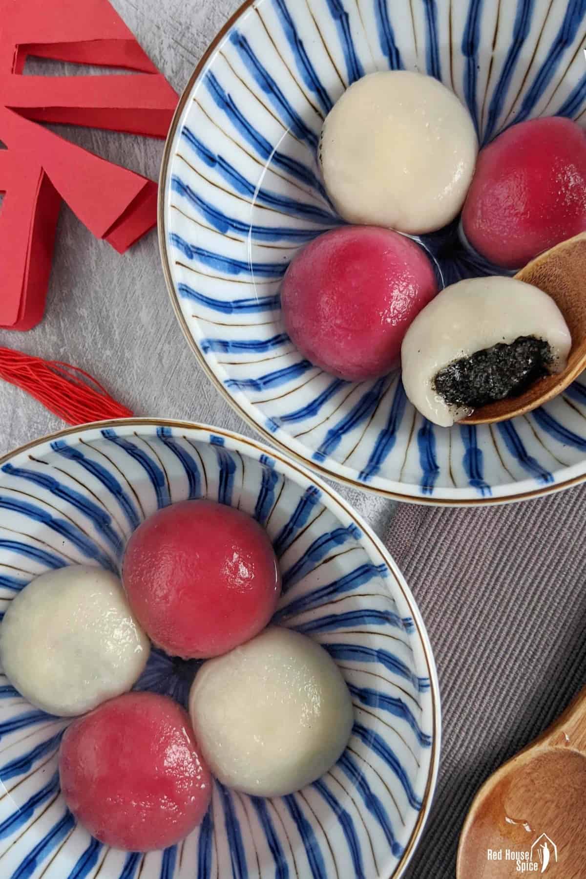 glutinous rice balls with black sesame filling