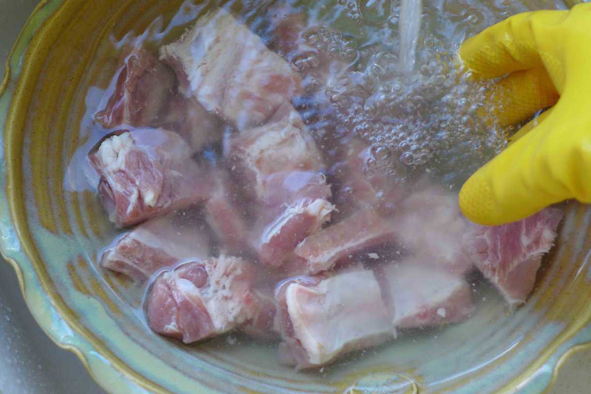 rinsing ribs under running water.