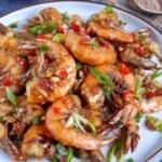 Fried shrimp with salt and pepper seasoning